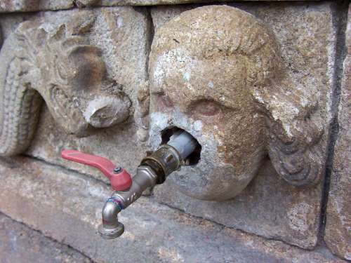 De fontanería y patrimonio