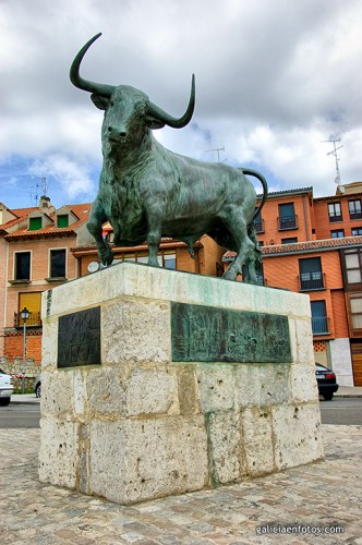 Monumento al Toro de la Vega