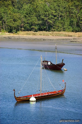Barcos vikingos aparcados